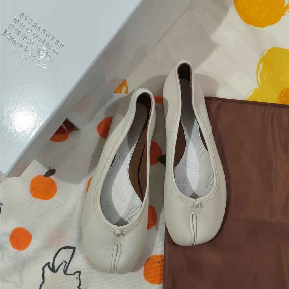 Maison Martin Margiela Cream Split-Toe Ballet Flats